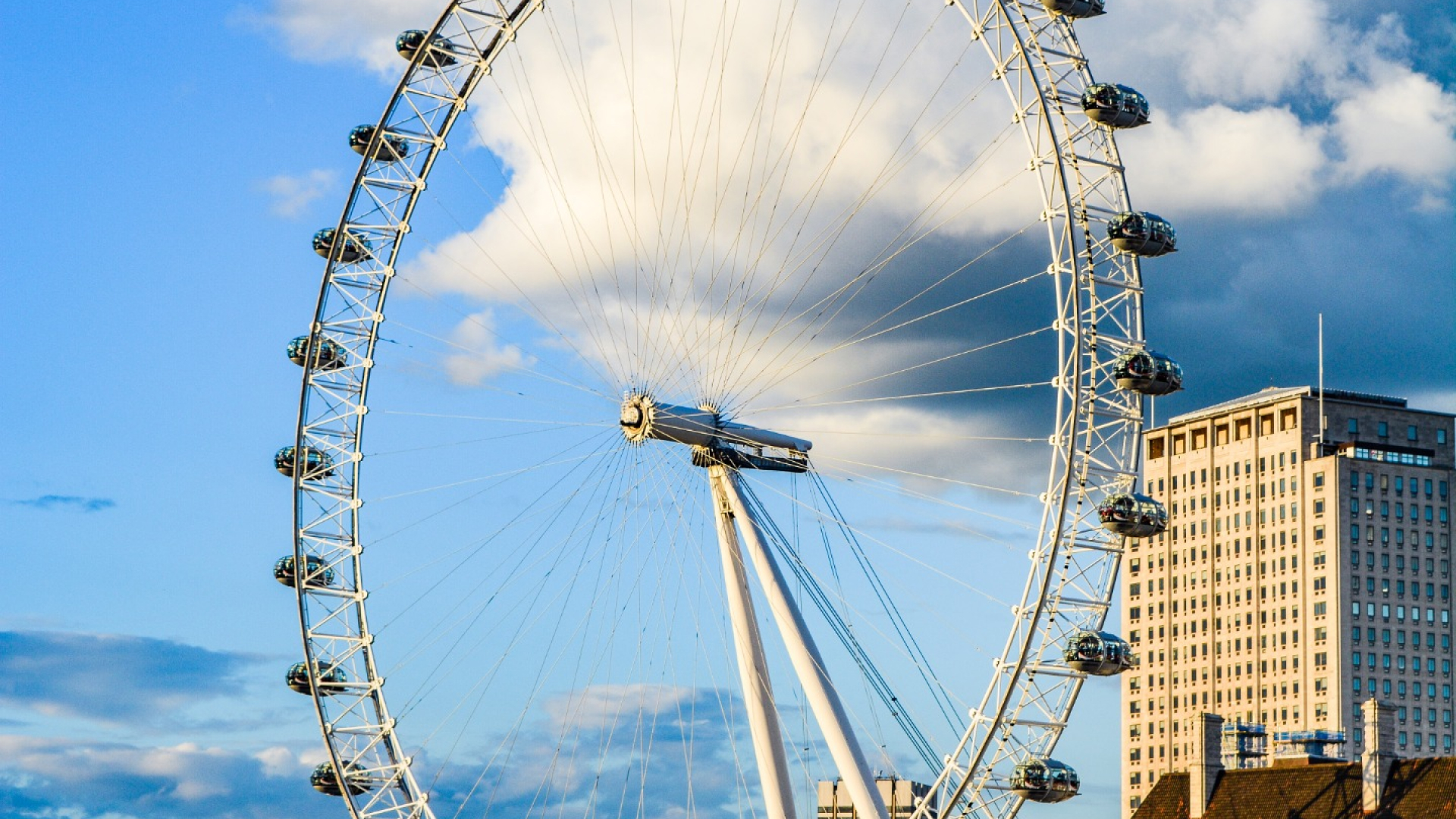 How an Employer of Record can assist you in the UK?