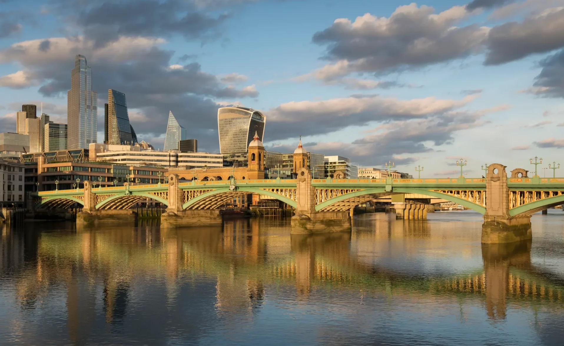 Understanding Employee Turnover: Main Factors in the UK